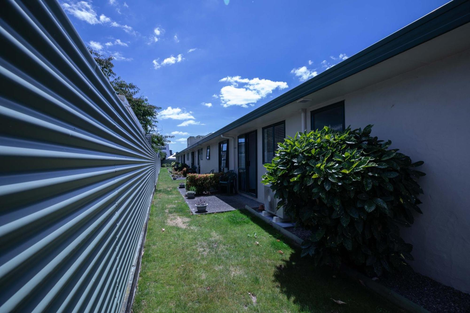 Camelot Motor Lodge And Conference Centre Palmerston North Exterior foto